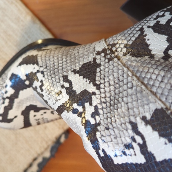 Aldo Booties with Snake Pattern 7.5 - Picture 5 of 6